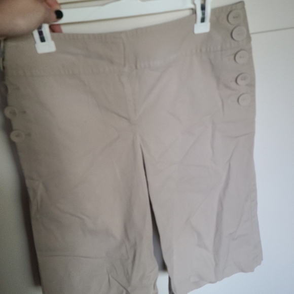 Loft knee length shorts khaki button detail 8 EUC - Picture 1 of 3